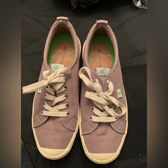 Cariuma Womens OCA sneaker. Size 8.5, Mystic Grey color. - Picture 2 of 7